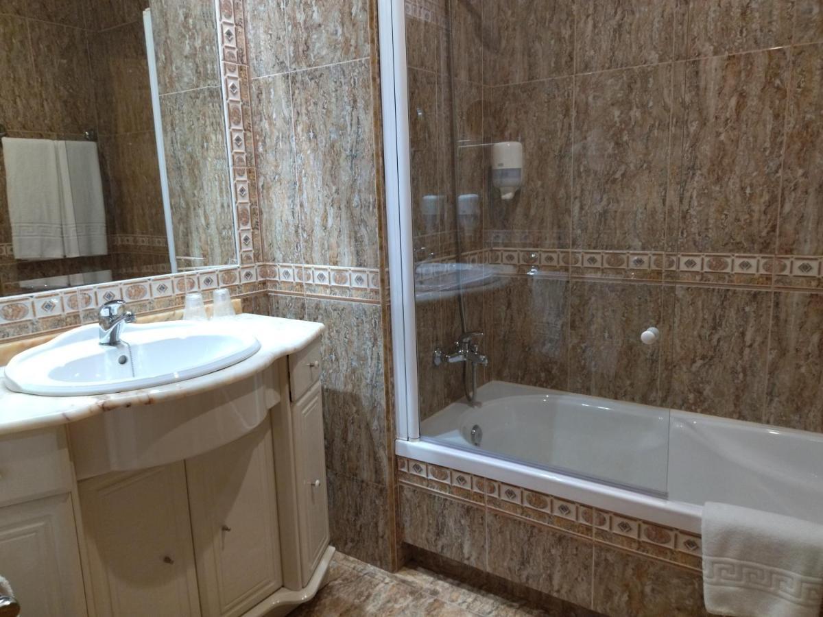 Hotel Playa Compostela Vilagarcia de Arousa Buitenkant foto